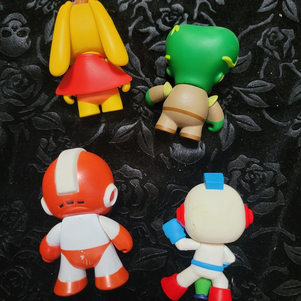 Kidrobot Mini Figures - Picture 2 of 6